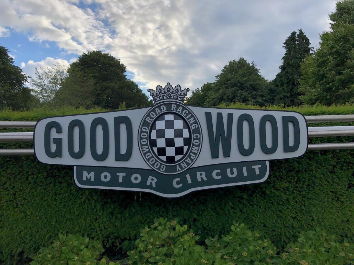 Flint House - Goodwood Events Bed & Breakfast ชิชิสเตอร์ ภายนอก รูปภาพ